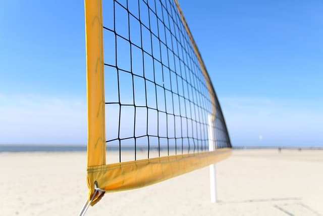 Les différentes façons de pratiquer le volley : salle, plage ou mixte ?